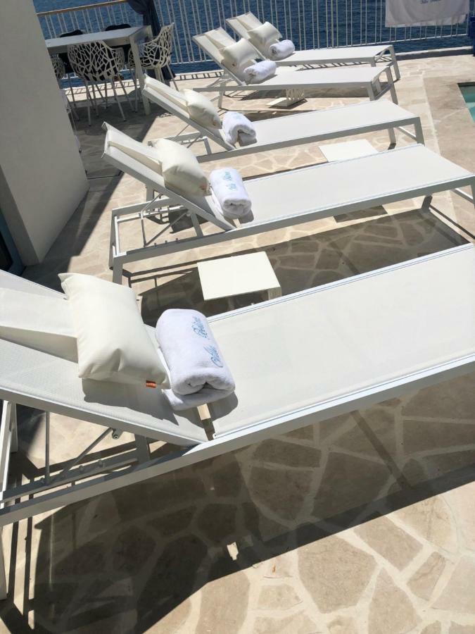 Villa Beline Direct Aan Zee, Verwarmd Zwembad En Sauna Трибани-Крушчица Екстериор снимка