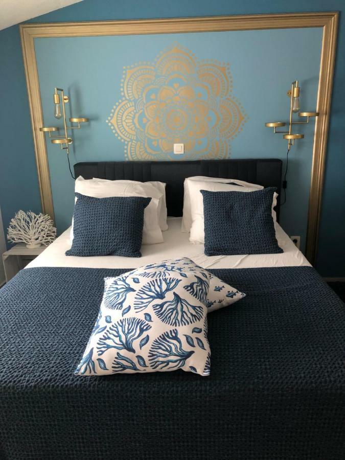 Villa Beline Direct Aan Zee, Verwarmd Zwembad En Sauna Трибани-Крушчица Екстериор снимка