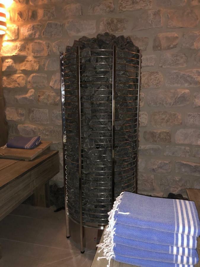 Villa Beline Direct Aan Zee, Verwarmd Zwembad En Sauna Трибани-Крушчица Екстериор снимка