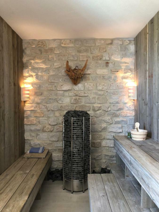 Villa Beline Direct Aan Zee, Verwarmd Zwembad En Sauna Трибани-Крушчица Екстериор снимка